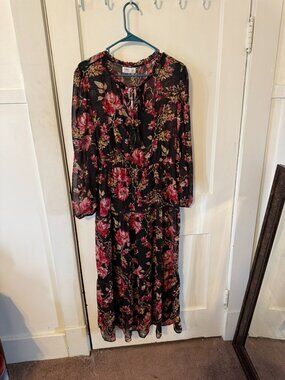 Tinsel Black and Red/Pink Flowered Maxi Dress. Petite Large. NWT.